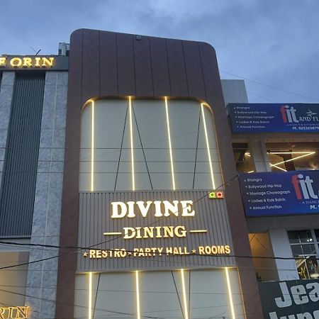 Divine Hotel Karnāl Buitenkant foto