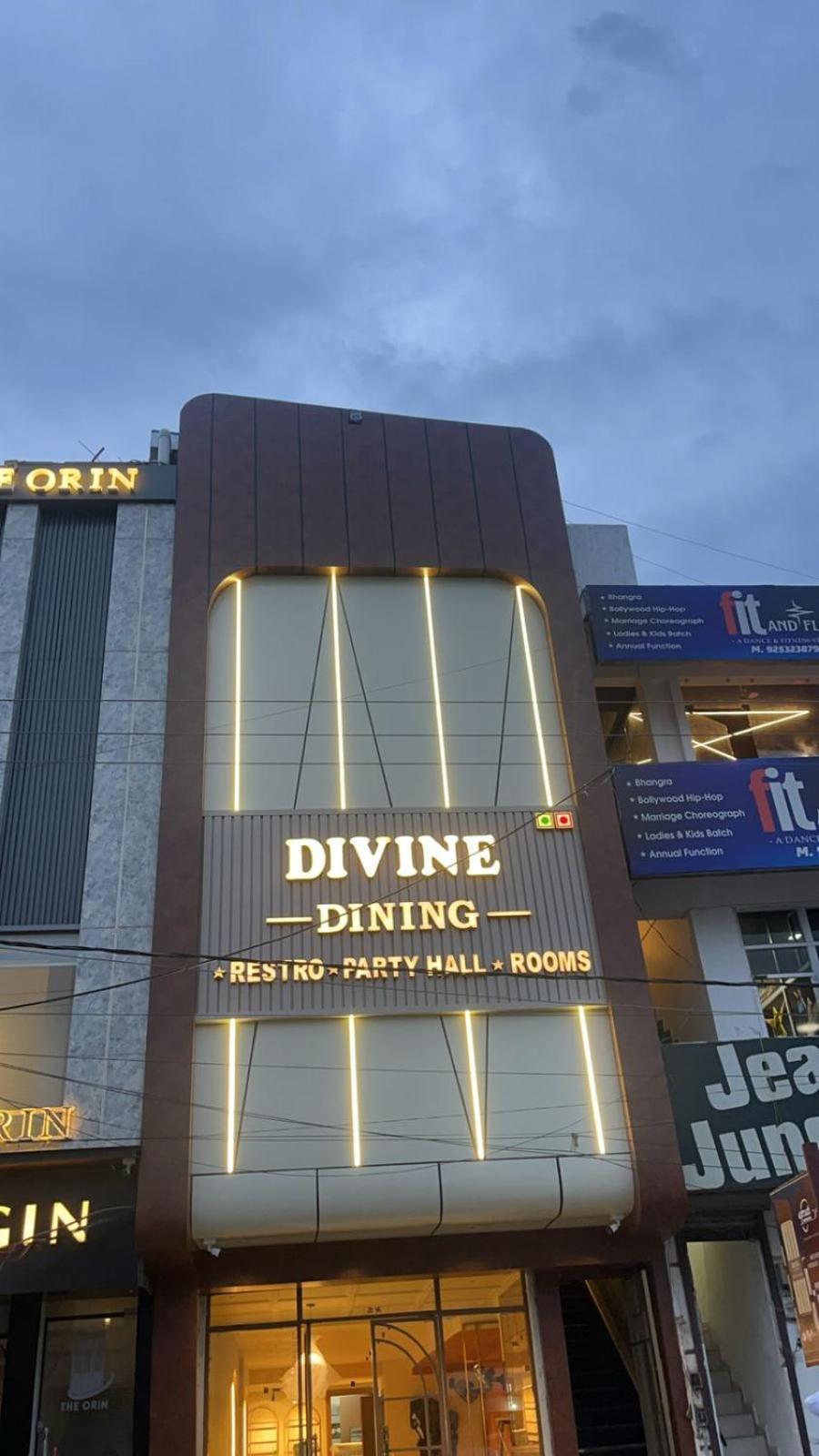 Divine Hotel Karnāl Buitenkant foto