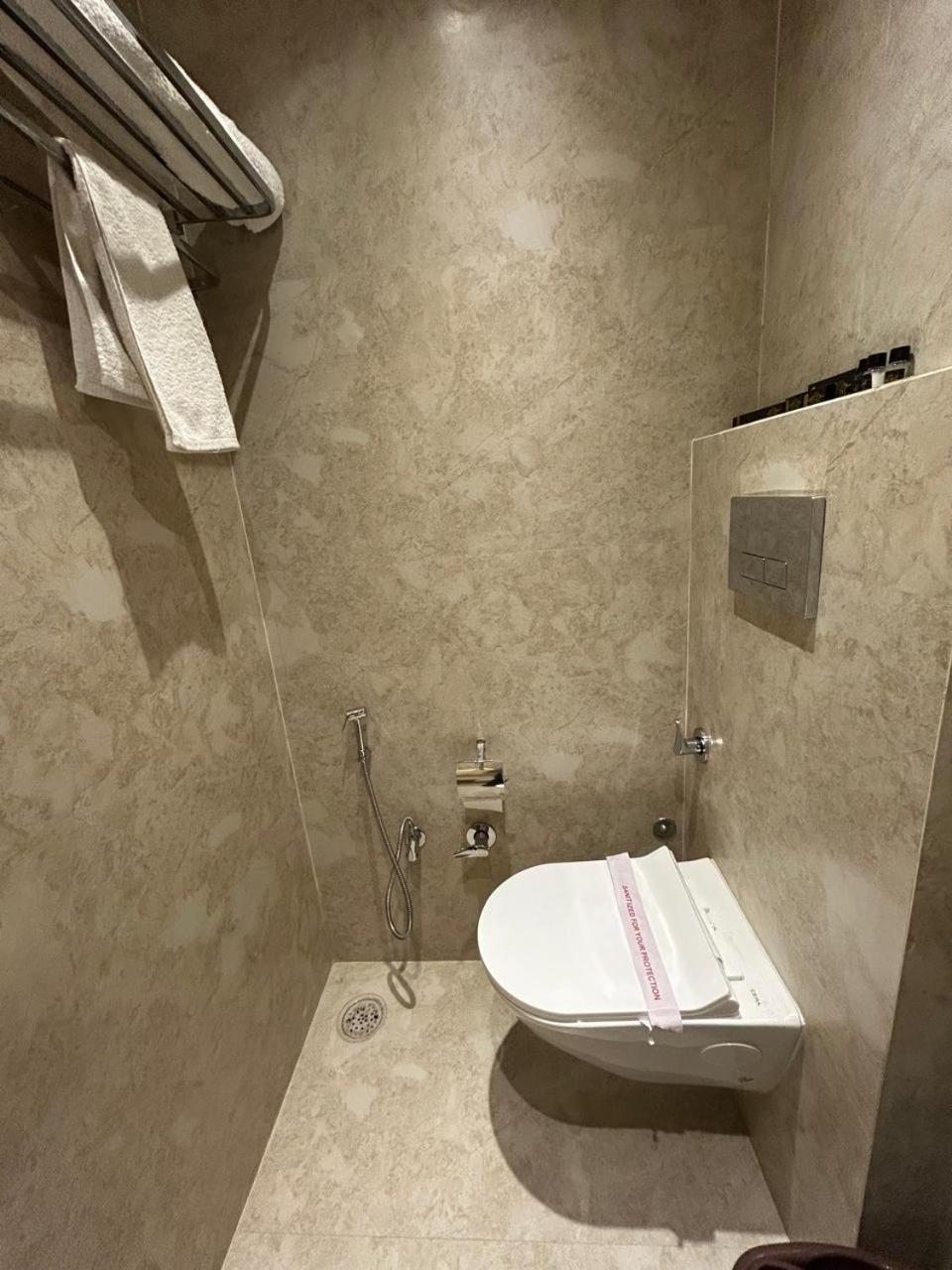 Divine Hotel Karnāl Buitenkant foto